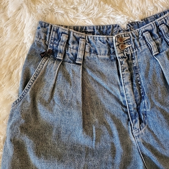 90'S Vintage GX by Gwen Stefani Pleated High Waisted Denim Shorts 9/10 - Picture 2 of 5